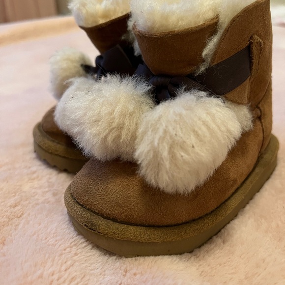 Toddler kids Uggs GITA boot size 7 - Picture 9 of 11
